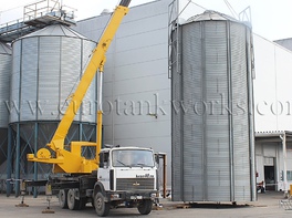 Erezione del silo di grano